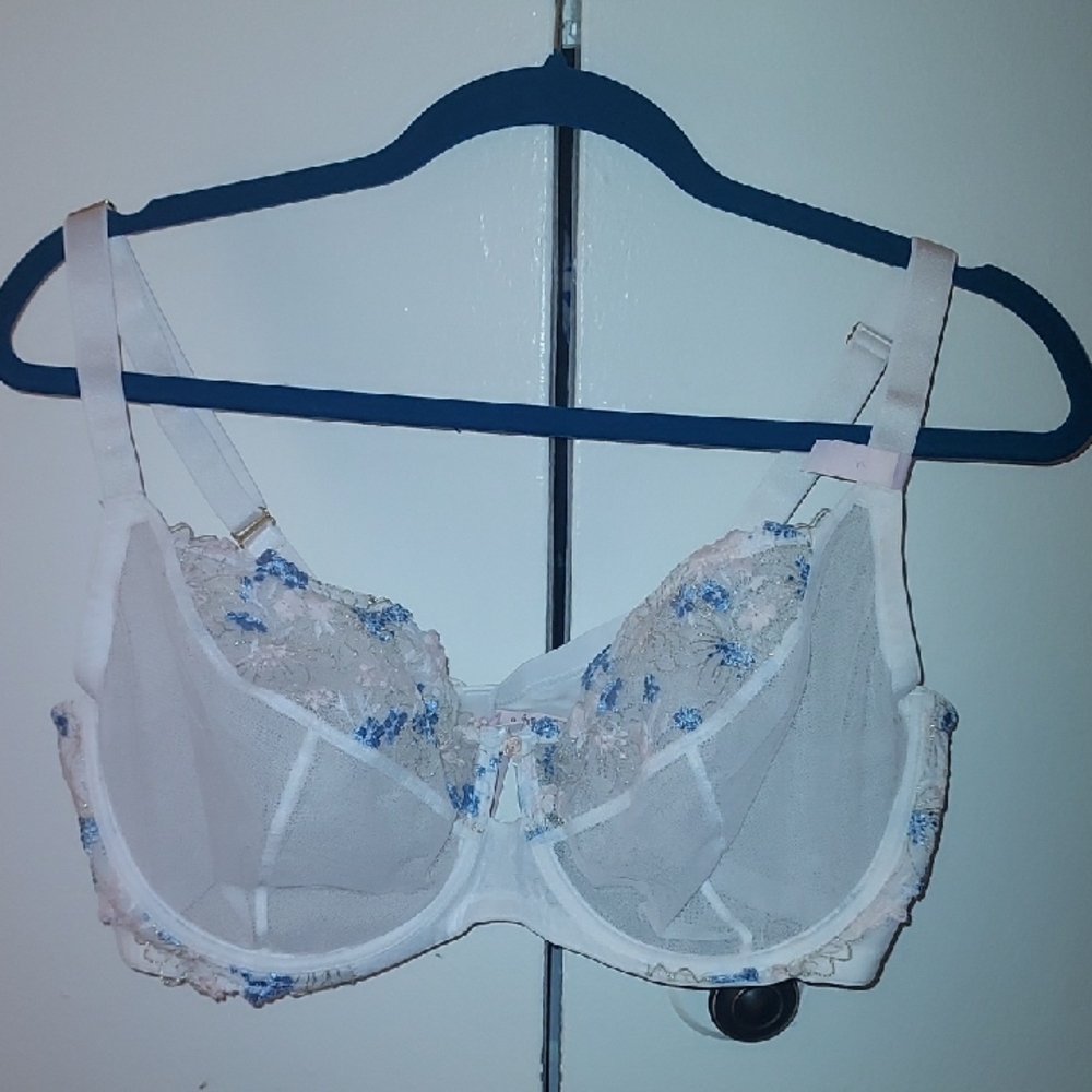 Victoria's Secret White and Blue Lace Bra